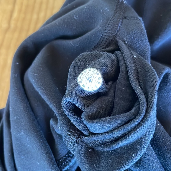 Lululemon Align Crop 21" black high waisted size 4 - Picture 3 of 3